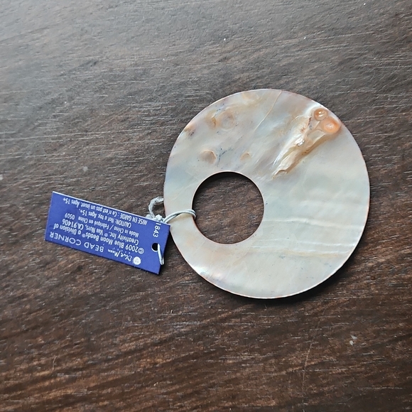 Bohemian Shell Pendant - Picture 2 of 2